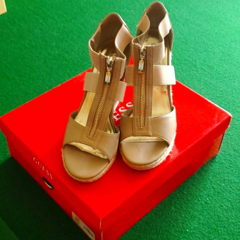 Guess wedges